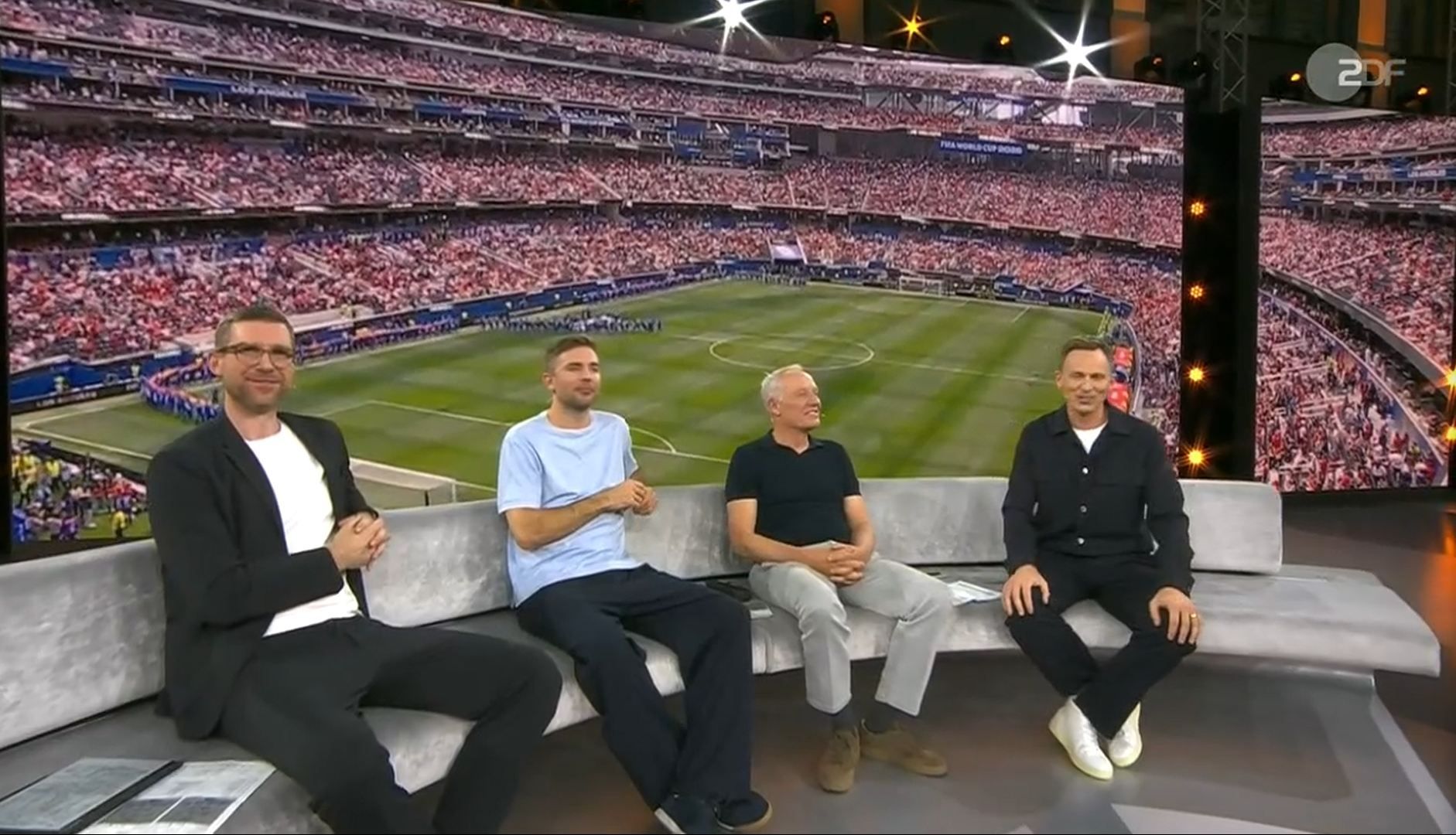 Die ZDF-Experten und Moderator Jochen Breyer bei der WM 2026.