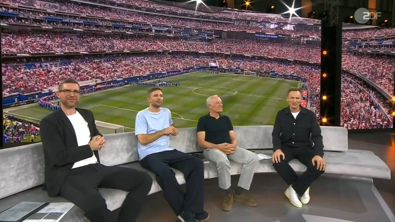 Die ZDF-Experten und Moderator Jochen Breyer bei der WM 2026.