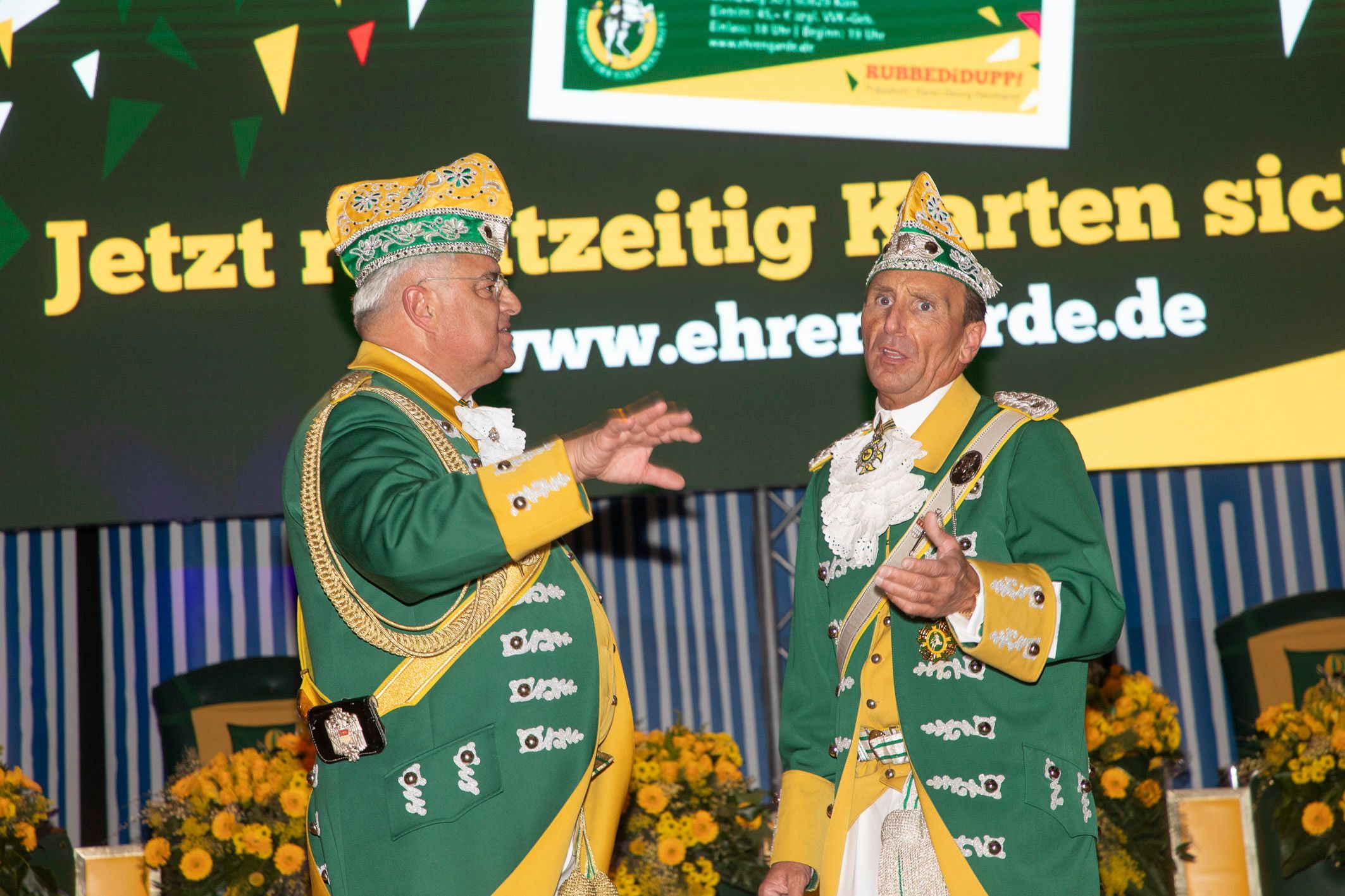 Hans-Georg Haumann zusammen mit Stephan Klippel auf der Bühne.