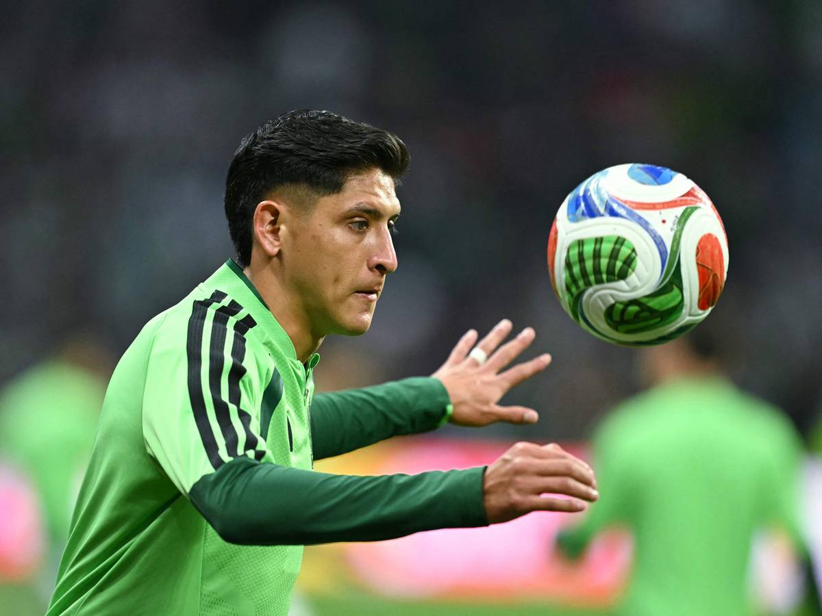 Edson Álvarez bei der WM am Ball