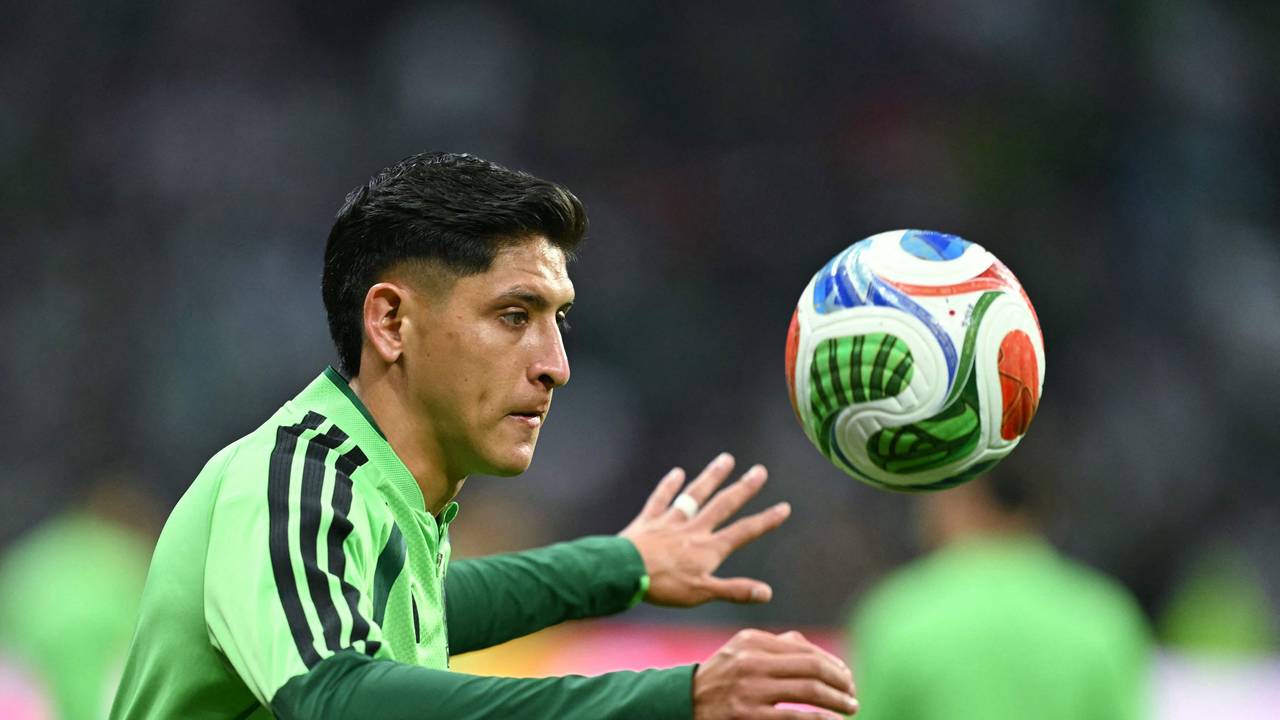 Edson Álvarez bei der WM am Ball