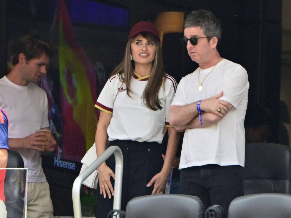 Noel Gallagher und Penélope Cruz auf der VIP-Tribüne.