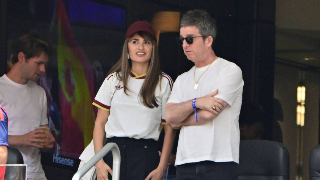 Noel Gallagher und Penélope Cruz auf der VIP-Tribüne.