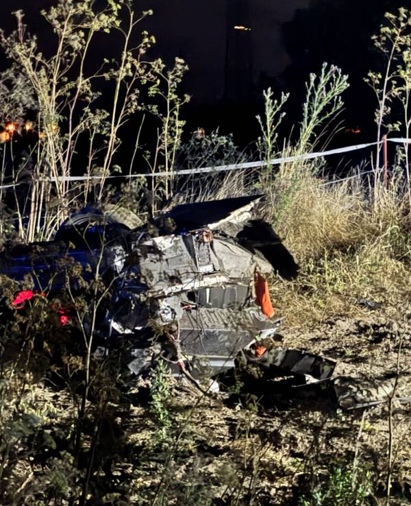 Horror-Unfall auf der A555. Ein Lamborghini Revuelto kam von der Autobahn ab un wurde völlig zerfetzt. Der Fahrer starb, sein Beifahrer kam schwerverletzt in die Bonner Uniklinik.
