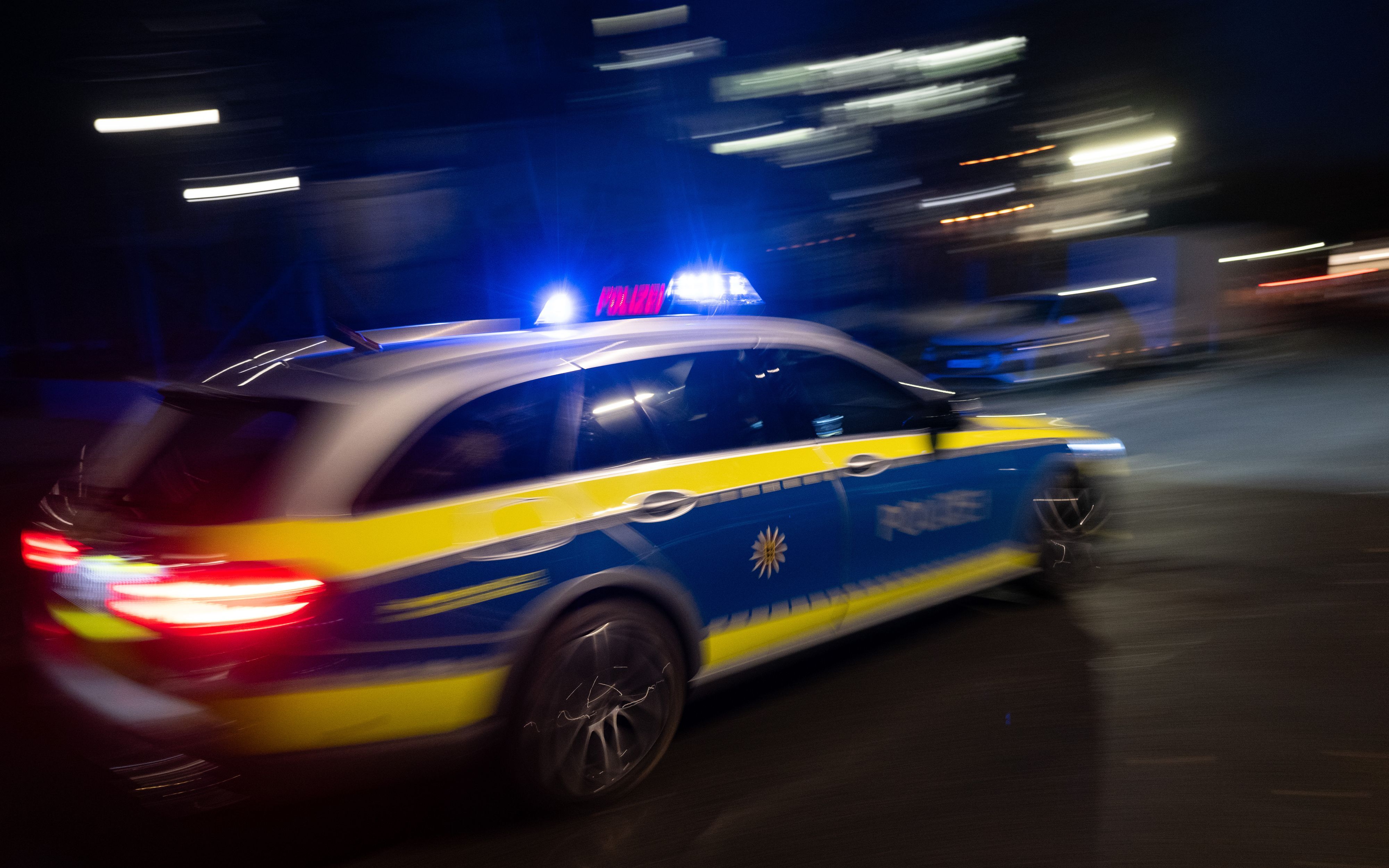 In einem gestohlenen Auto lieferten sich die Jugendlichen eine Verfolgungsjagd mi der Polizei. (Symbolfoto)
