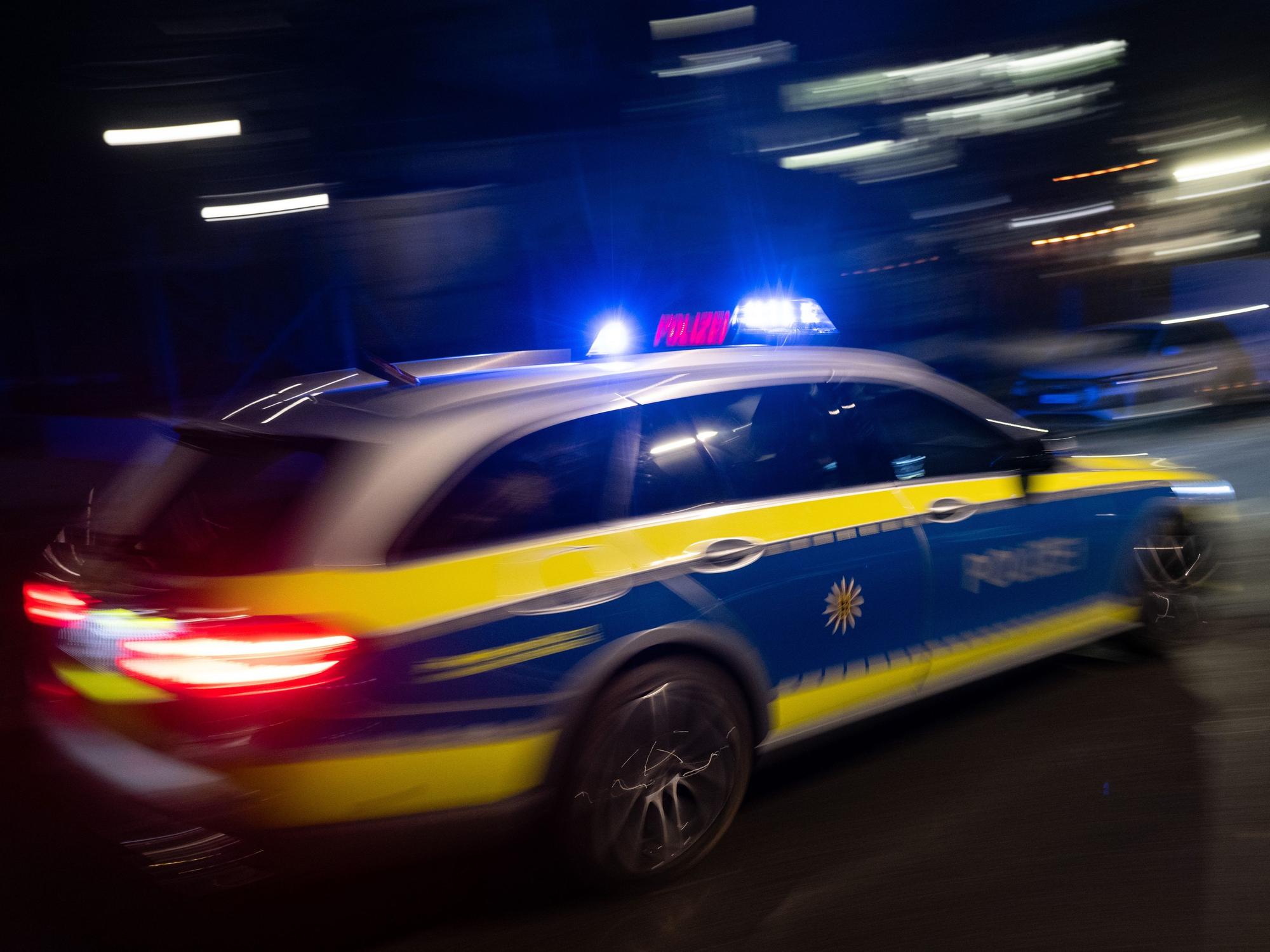 In einem gestohlenen Auto lieferten sich die Jugendlichen eine Verfolgungsjagd mi der Polizei. (Symbolfoto)