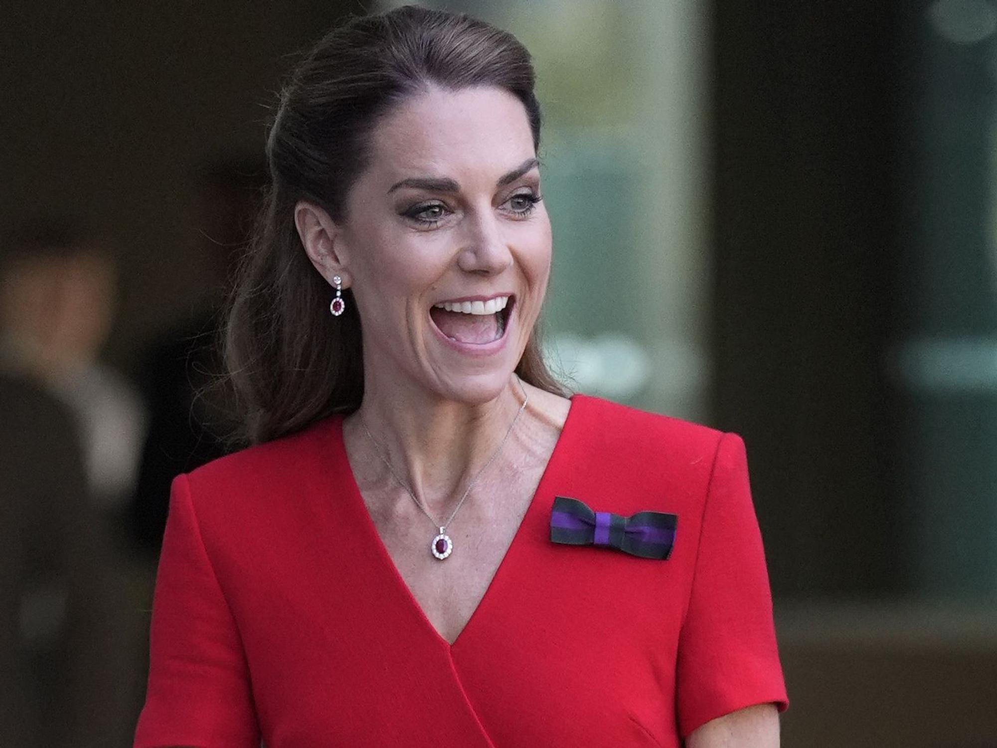 Prinzessin Kate lacht in Wimbledon.