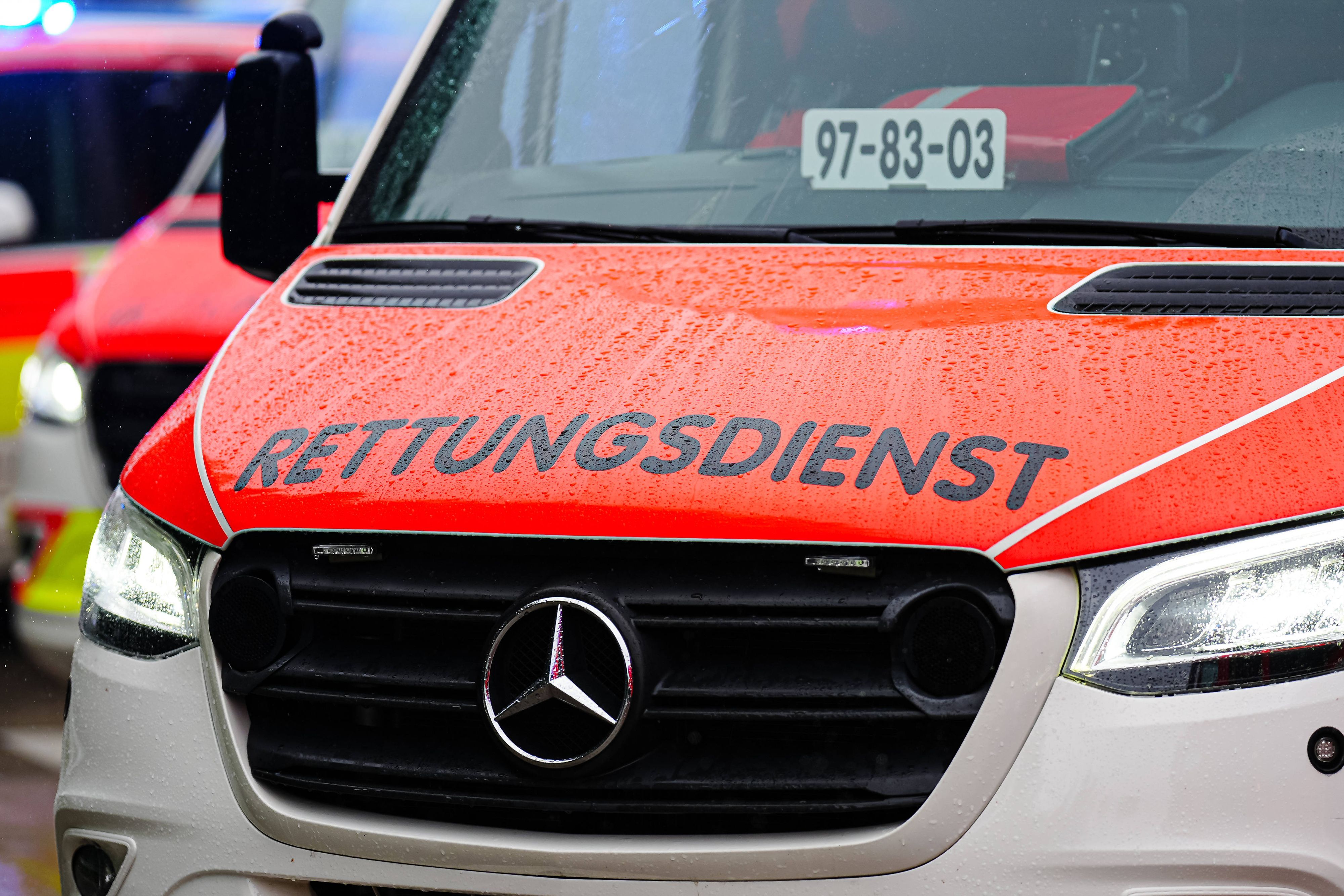 Rettungswagen mit Aufschrift Rettungsdienst