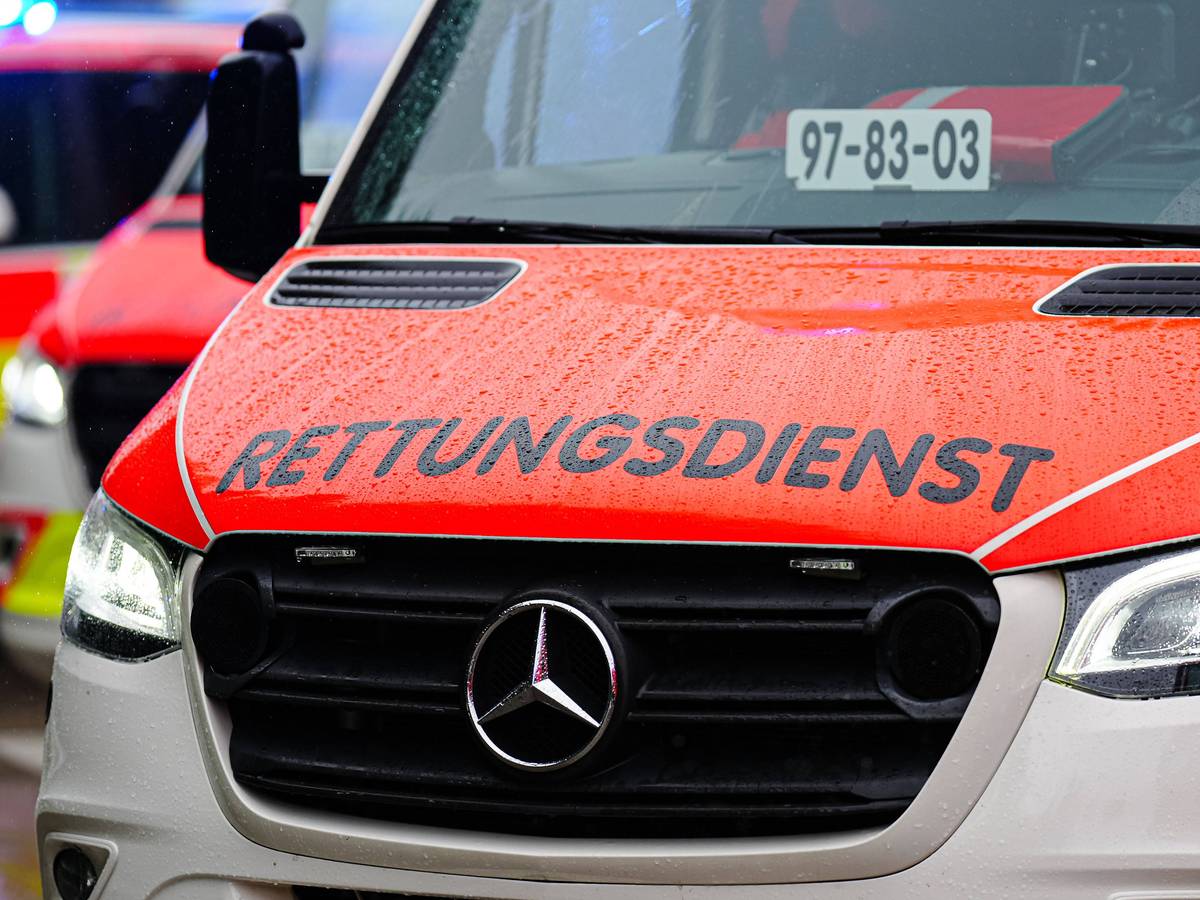 Rettungswagen mit Aufschrift Rettungsdienst