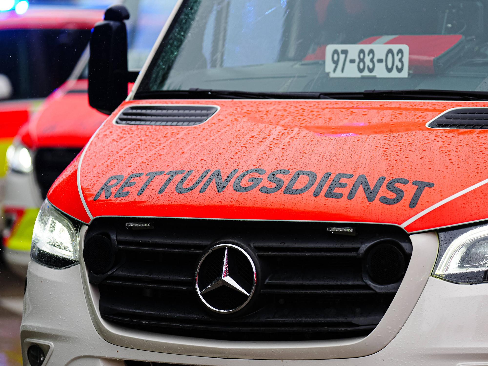 Rettungswagen mit Aufschrift Rettungsdienst