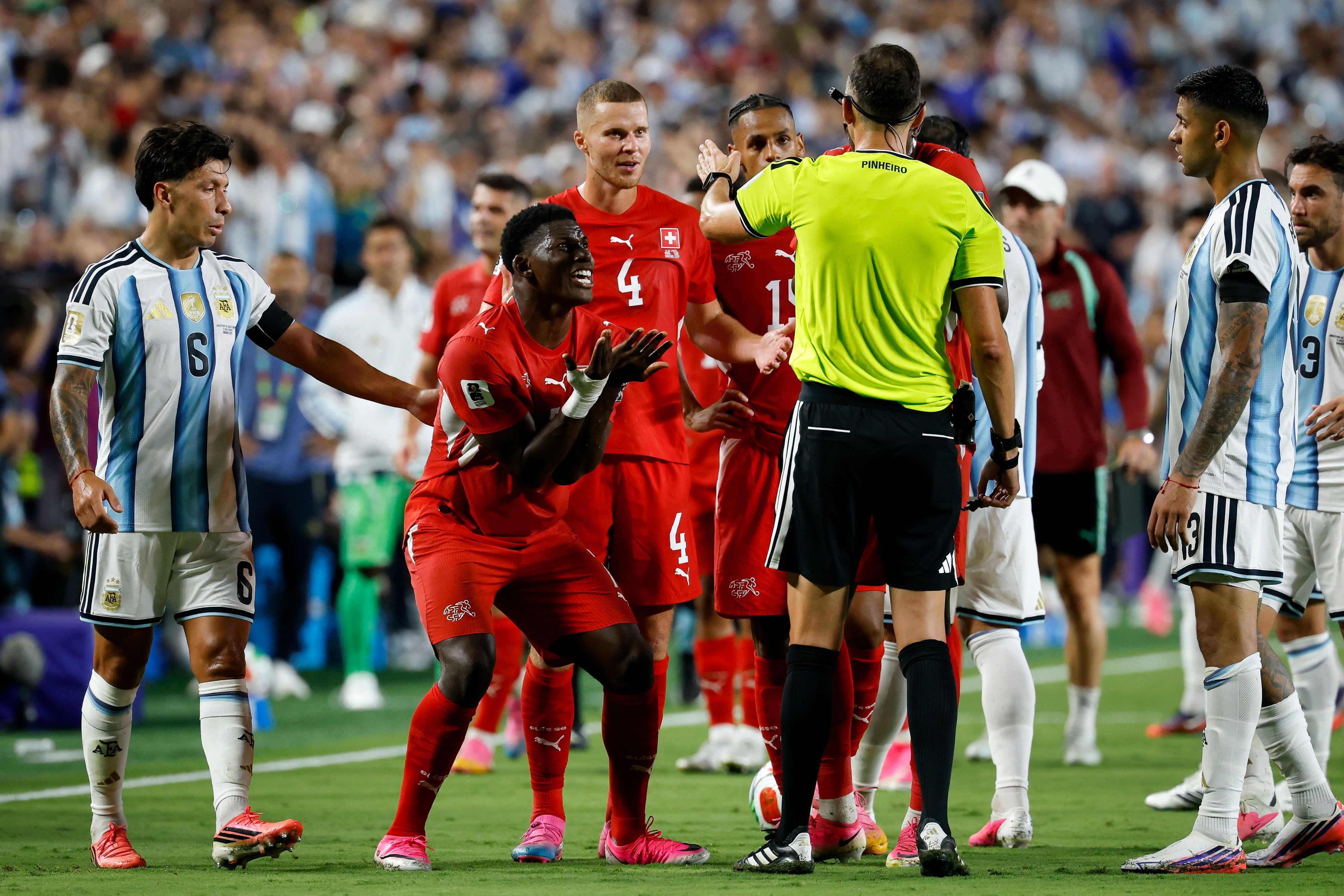 Platzverweis für Breel Embolo im Spiel der Schweiz gegen Argentinien bei der WM 2026.