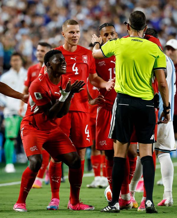 Platzverweis für Breel Embolo im Spiel der Schweiz gegen Argentinien bei der WM 2026.