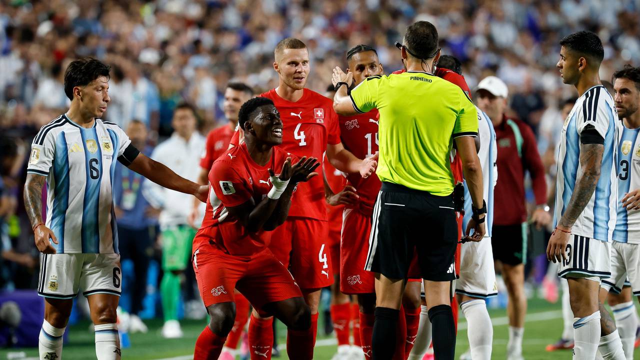 Platzverweis für Breel Embolo im Spiel der Schweiz gegen Argentinien bei der WM 2026.