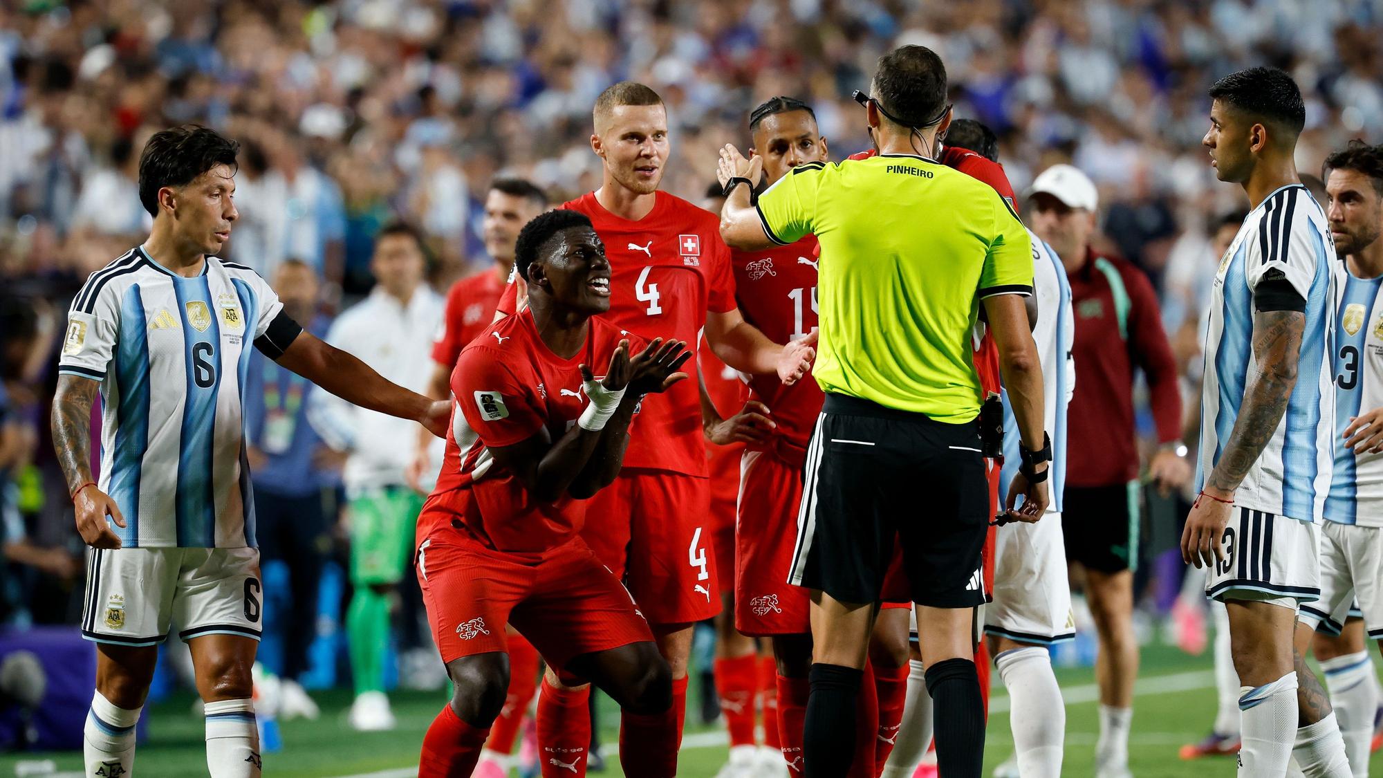 Platzverweis für Breel Embolo im Spiel der Schweiz gegen Argentinien bei der WM 2026.