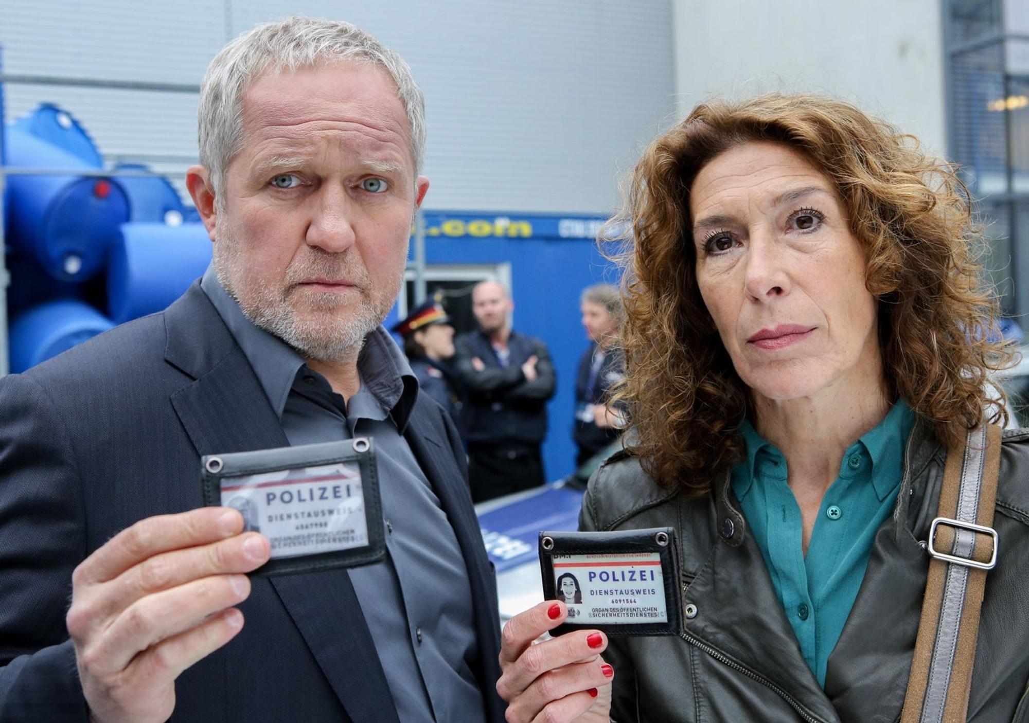 Seit 1999 schon grantelt Moritz Eisner (Harald Krassnitzer) ermittelnd durch Wien und Umgebung. Seine taffe Kollegin Bibi Fellner (Adele Neuhauser) stieß 2011 dazu. (Bild: ARD / Degeto / ORF / Petro Domenigg)
