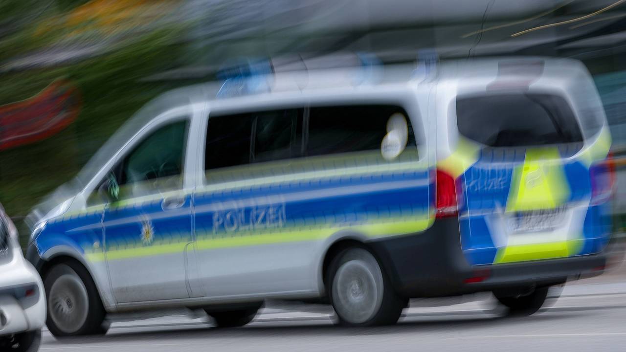 Mit einem gestohlenen Auto haben sich drei Jugendliche eine Verfolgungsjagd mit der Polizei geliefert (Symbolbild).