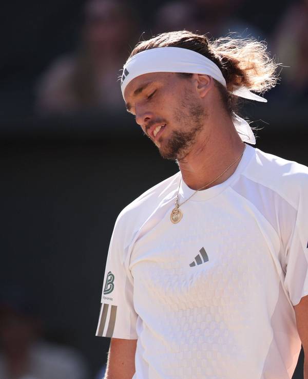 Alexander Zverev guckt enttäuscht.
