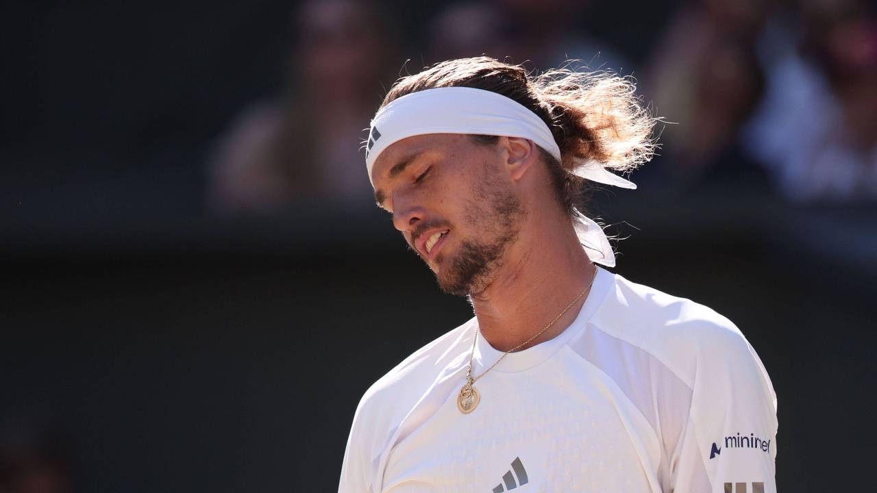 Alexander Zverev guckt enttäuscht.