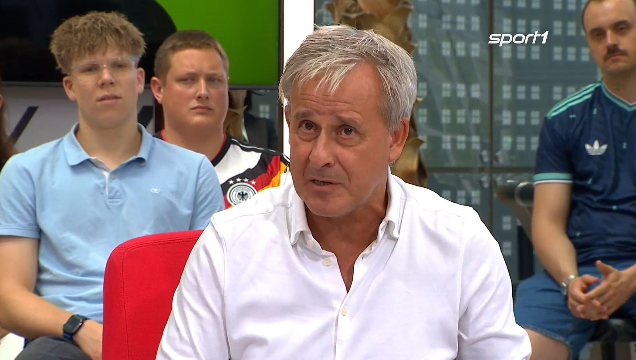 Pierre Littbarski als Gast im Sport1-„Doppelpass“