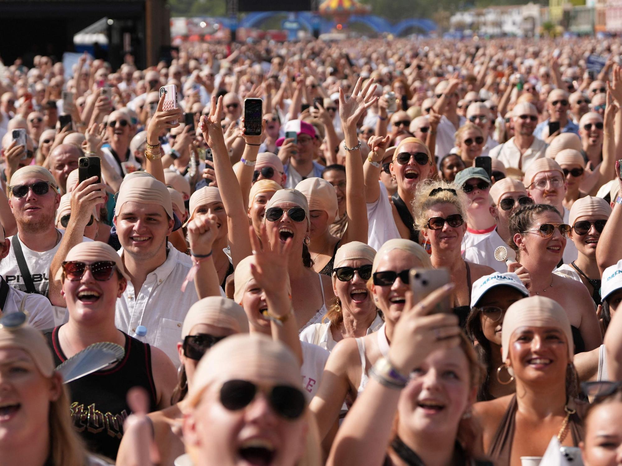 22.141 Gummi-Glatzen beim Konzert des Rappers Pitbull im Londoner Hyde Park.