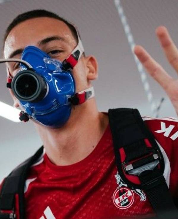 Said El Mala mit Maske bei Testungen am Geißbockheim.