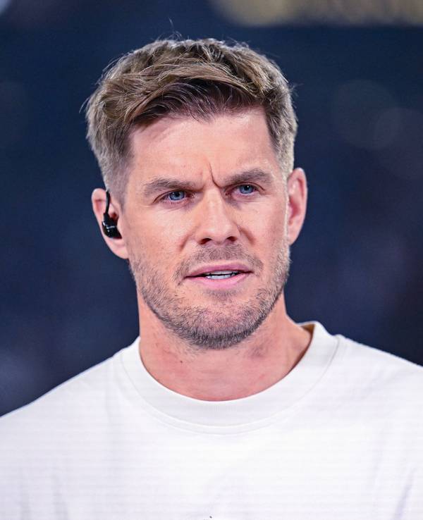 Simon Terodde als Experte im Stadion.
