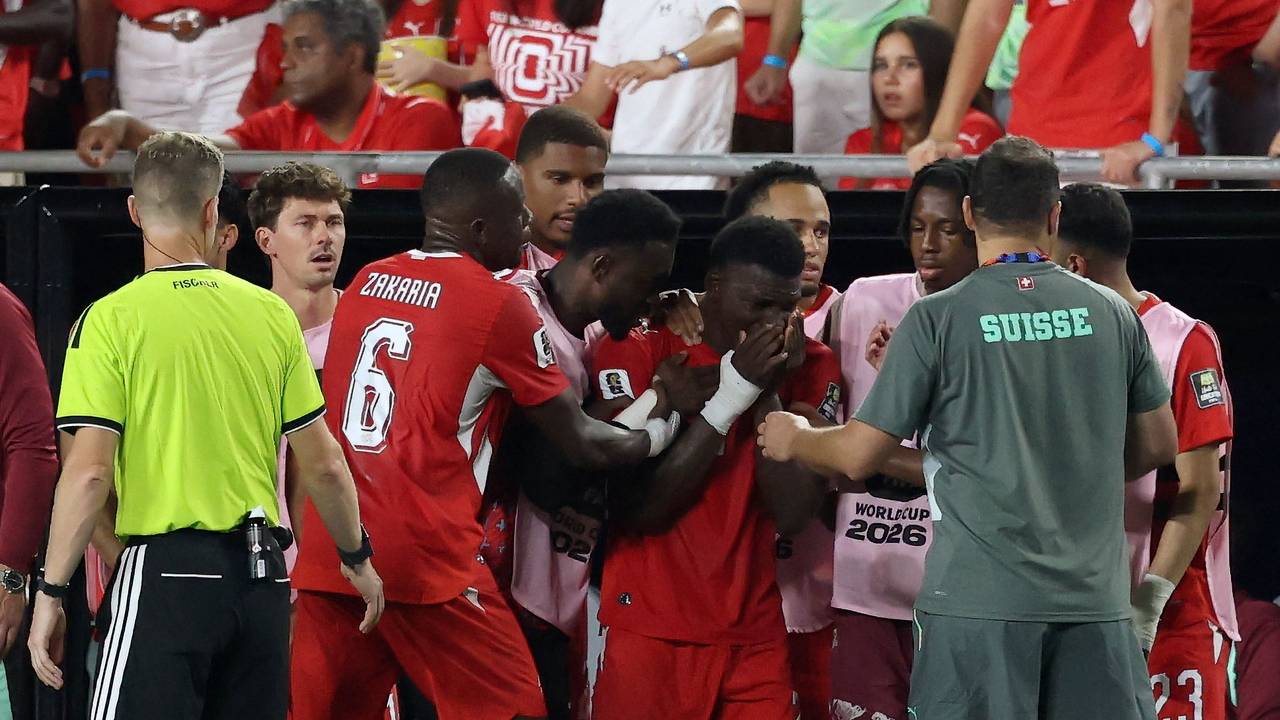 Breel Embolo weint nach seinem Platzverweis bei der WM 2026.