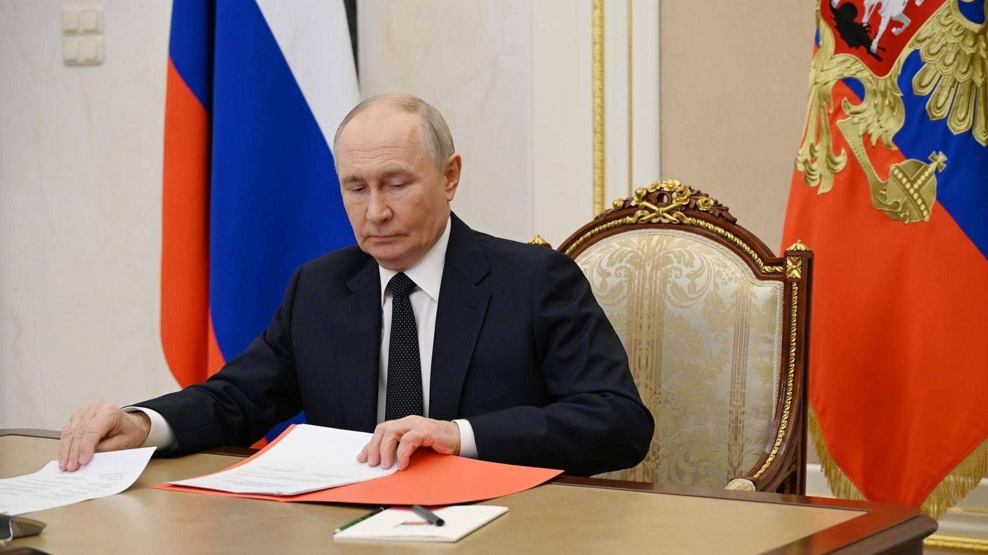 Auch einige Experten meinen: Der Rückhalt für Russlands Präsident Wladimir Putin schwindet (Archivbild).