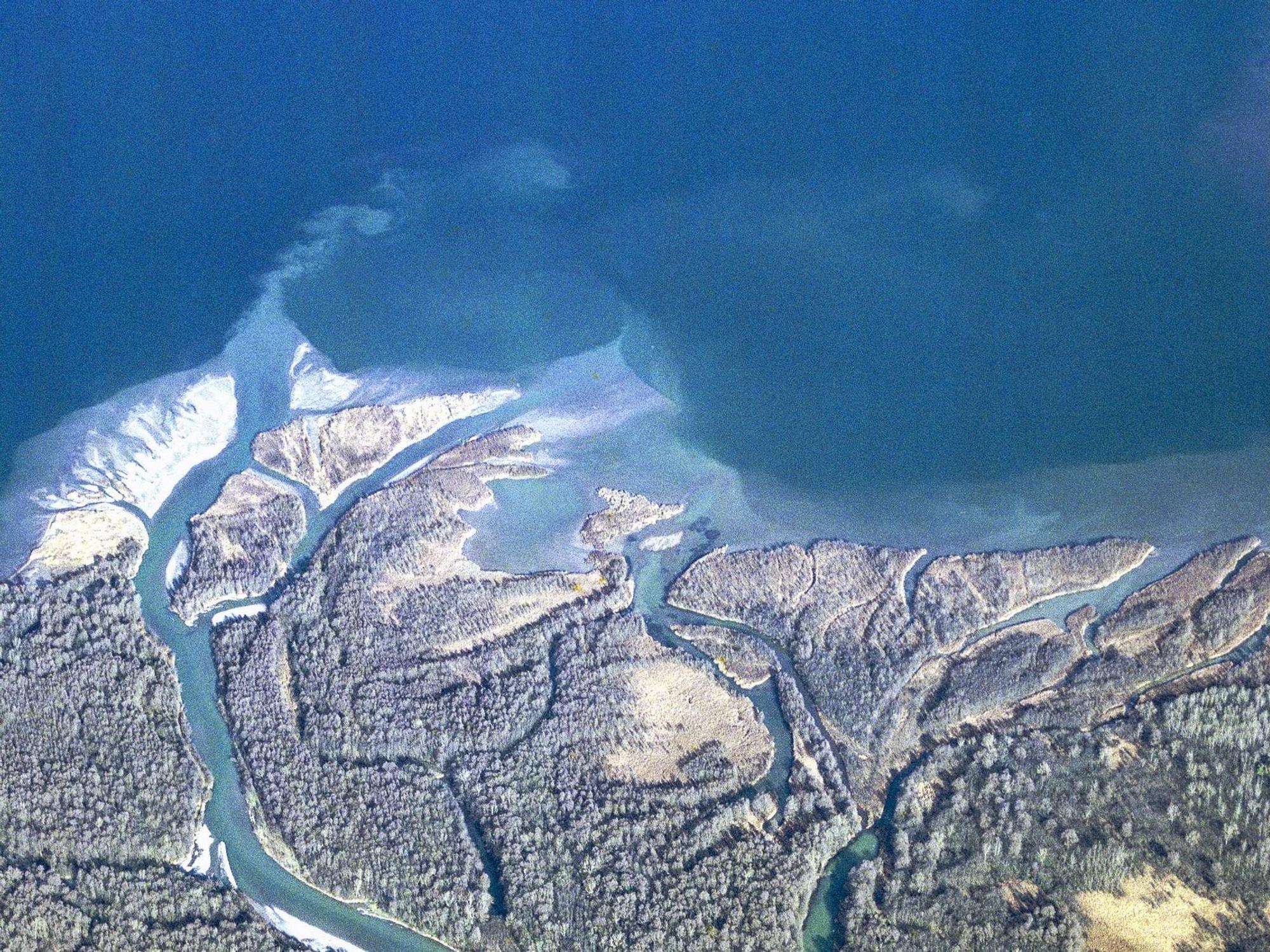 Chiemsee mit Mündungsdelta von Tiroler beziehungsweise Großer Ache.