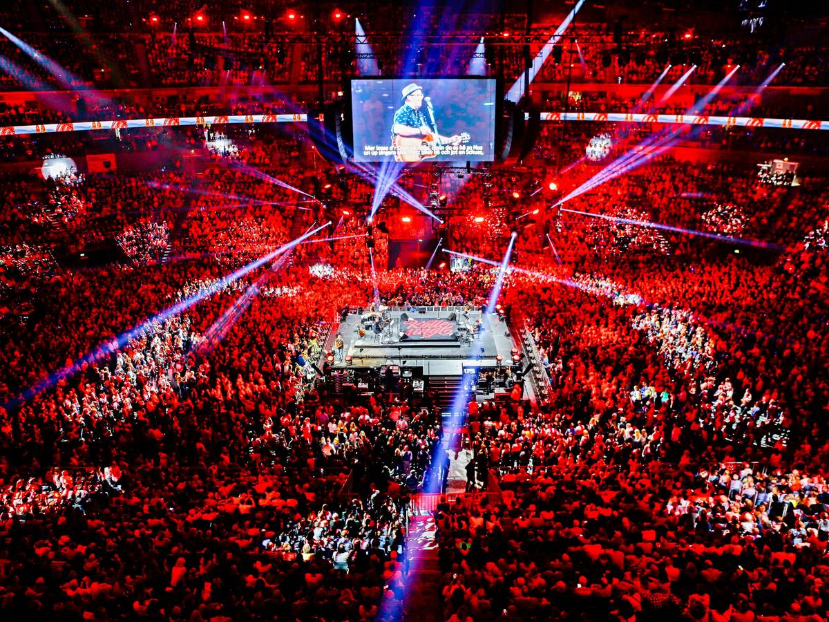 „Kölle singt“ in der ausverkauften Lanxess-Arena.