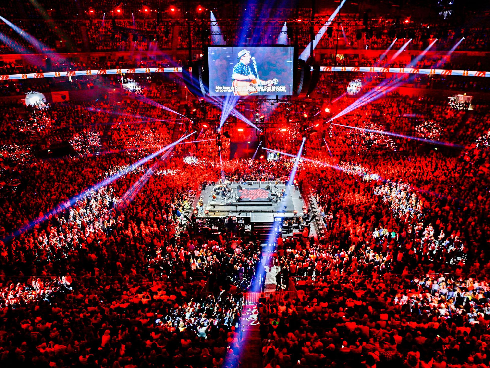 „Kölle singt“ in der ausverkauften Lanxess-Arena.