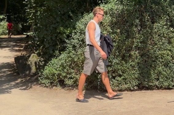 Sebastian Sebulonsen erscheint am Geißbockheim