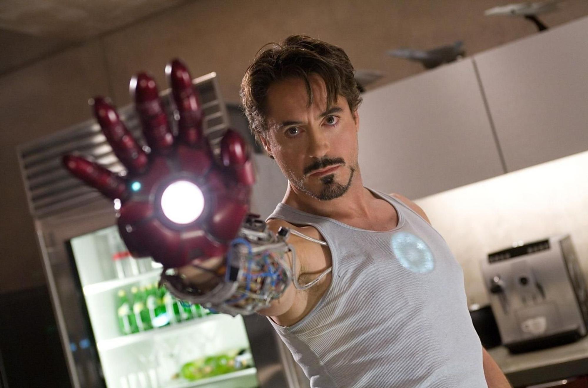 Tony Stark (Robert Downey Jr.) will den Schaden, den seine Waffen angerichtet haben, wiedergutmachen. Deshalb baut er eine verbesserte Version seiner Rüstung, um als „Iron Man“ die Welt vor einer Katastrophe zu retten... (Bild: 2008 MVL Film Rinance LLC.)