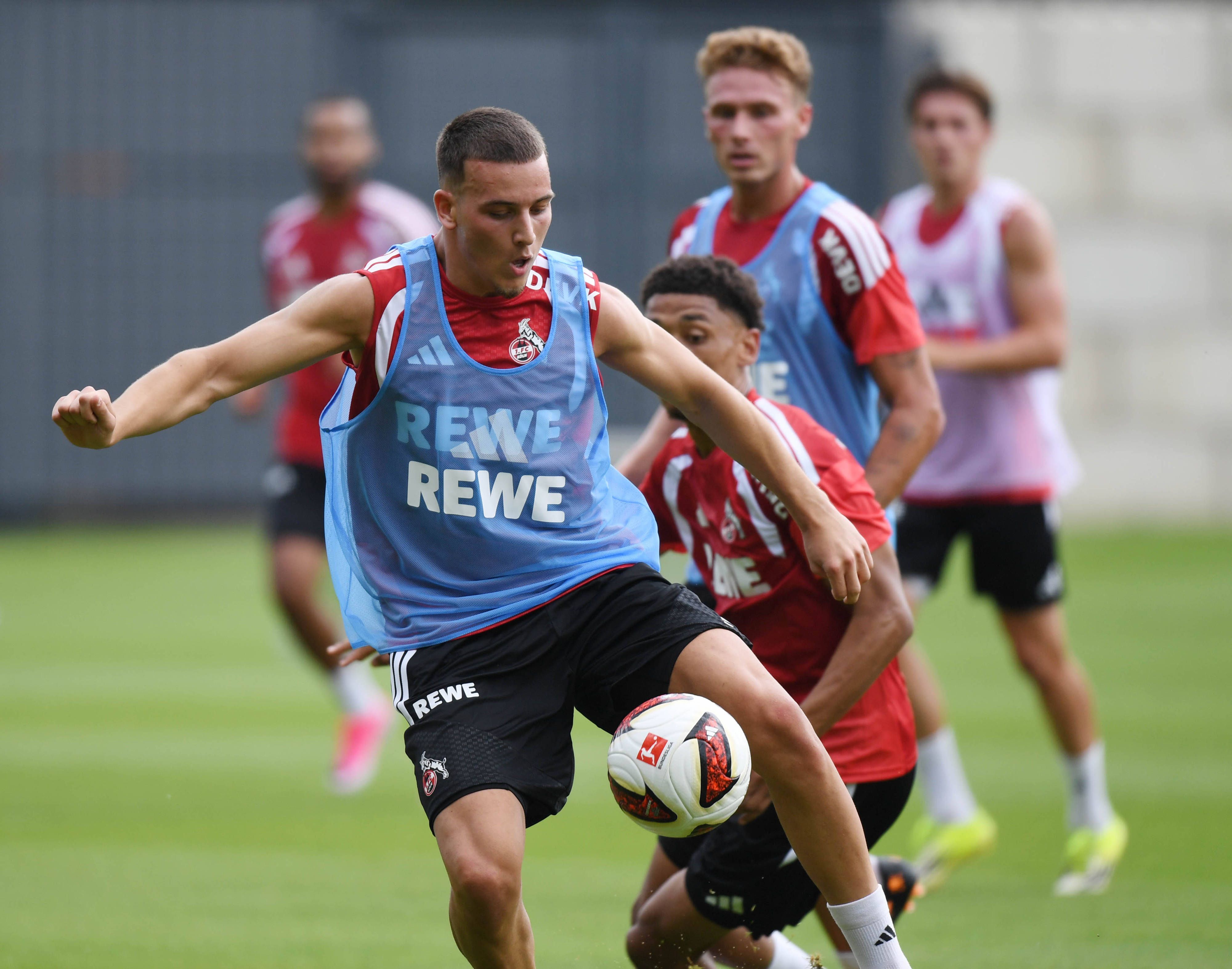 Said El Mala behauptet im Training den Ball.