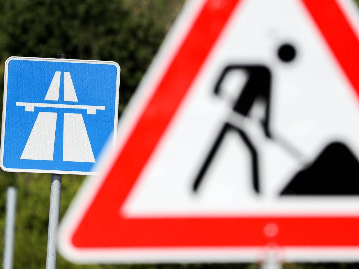 Auf den Straßen in NRW wird es voll zum Ferienstart. Es gibt viele Baustellen.