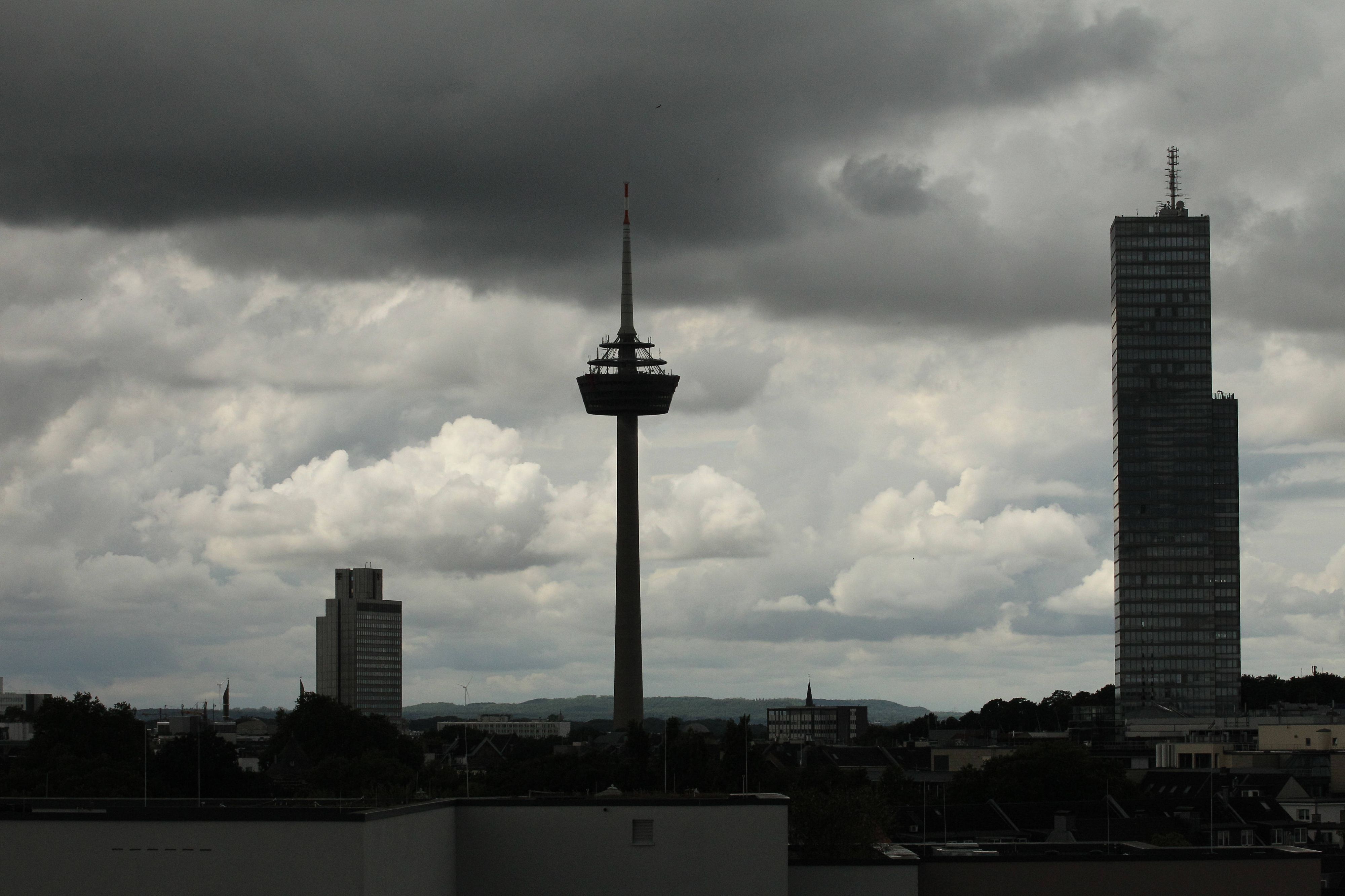 In Köln kann es am Dienstag Gewitter geben (Archivbild).