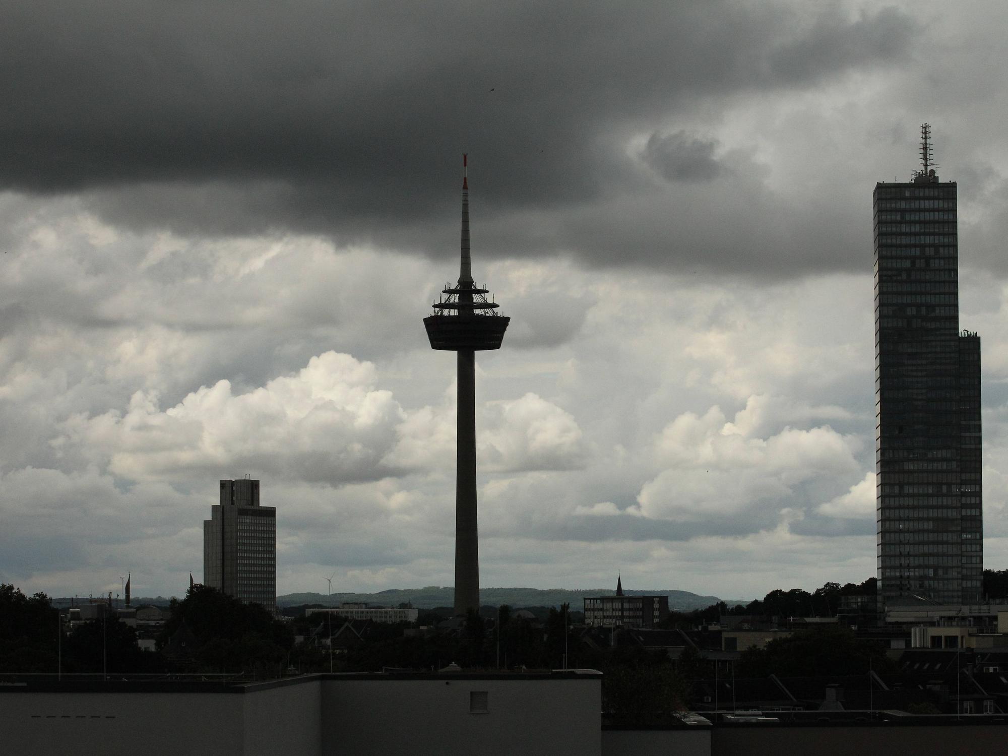 In Köln kann es am Dienstag Gewitter geben (Archivbild).