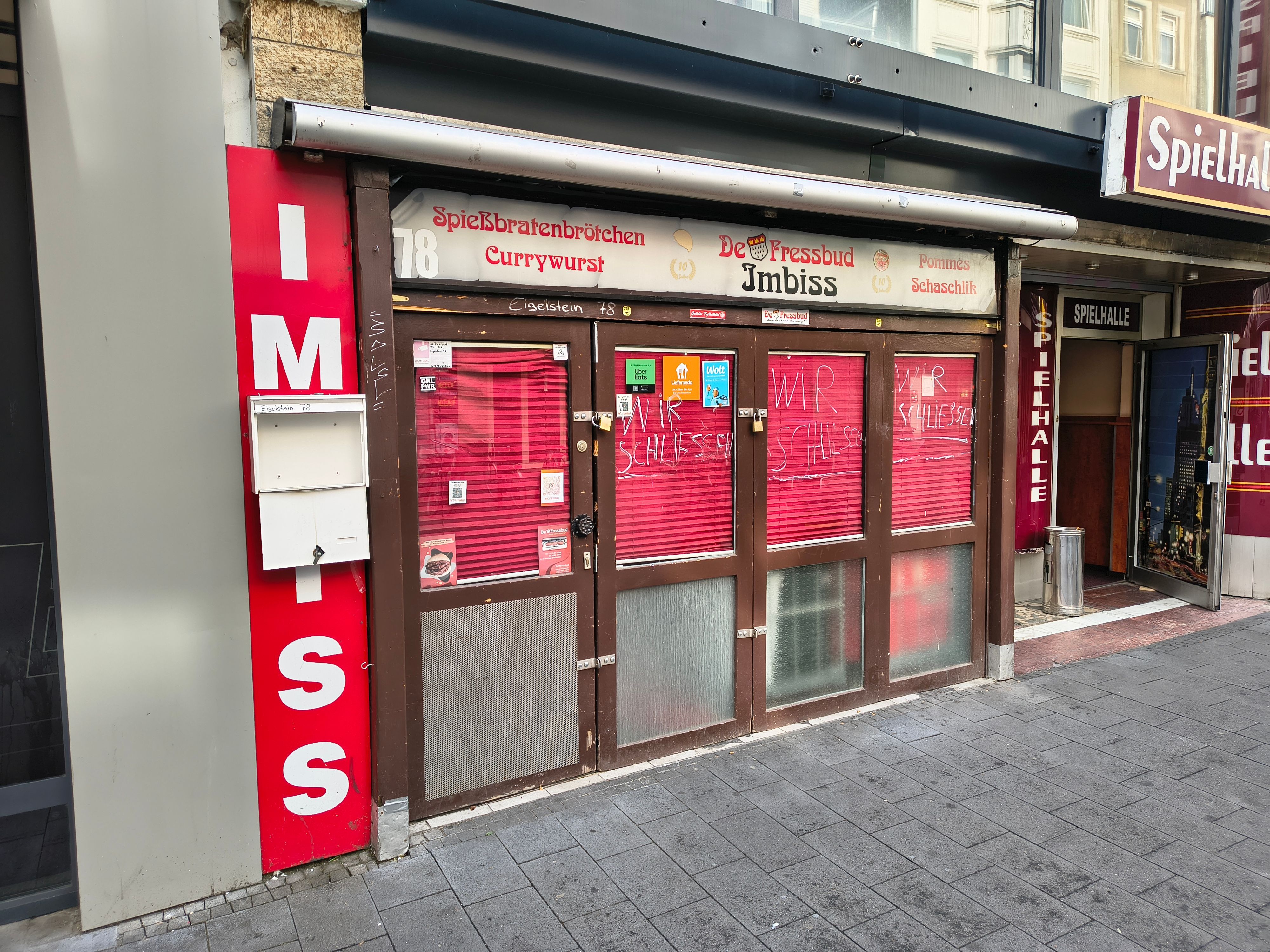 Der geschlossene Imbiss „De Fressbud“ auf dem Eigelstein in Köln