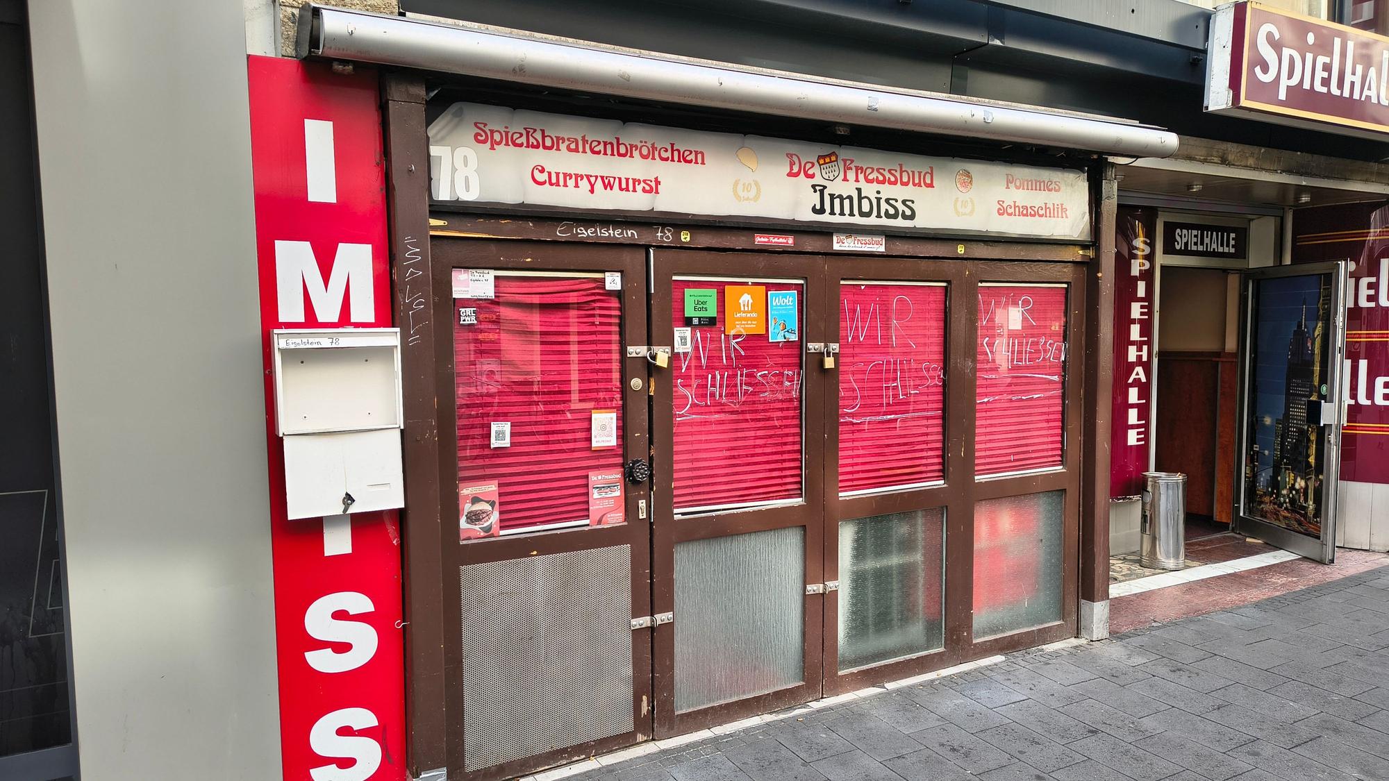 Der geschlossene Imbiss „De Fressbud“ auf dem Eigelstein in Köln