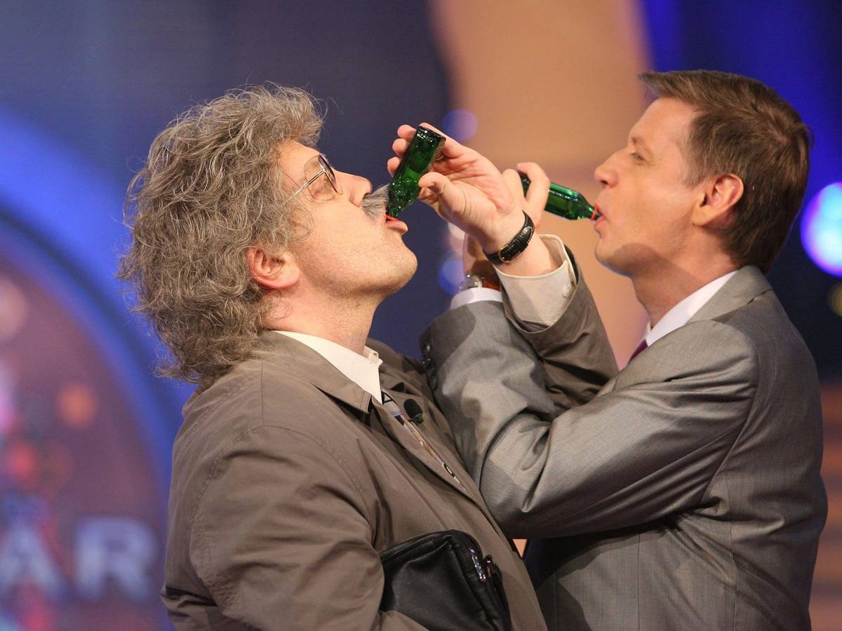 So schrieben sie gemeisam TV-Geschichte: Hape Kerkeling alias Horst Schlämmer (links) und Günther Jauch bei „Wer wird Millionär?“. (Bild: RTL /Stefan Gregorowius)