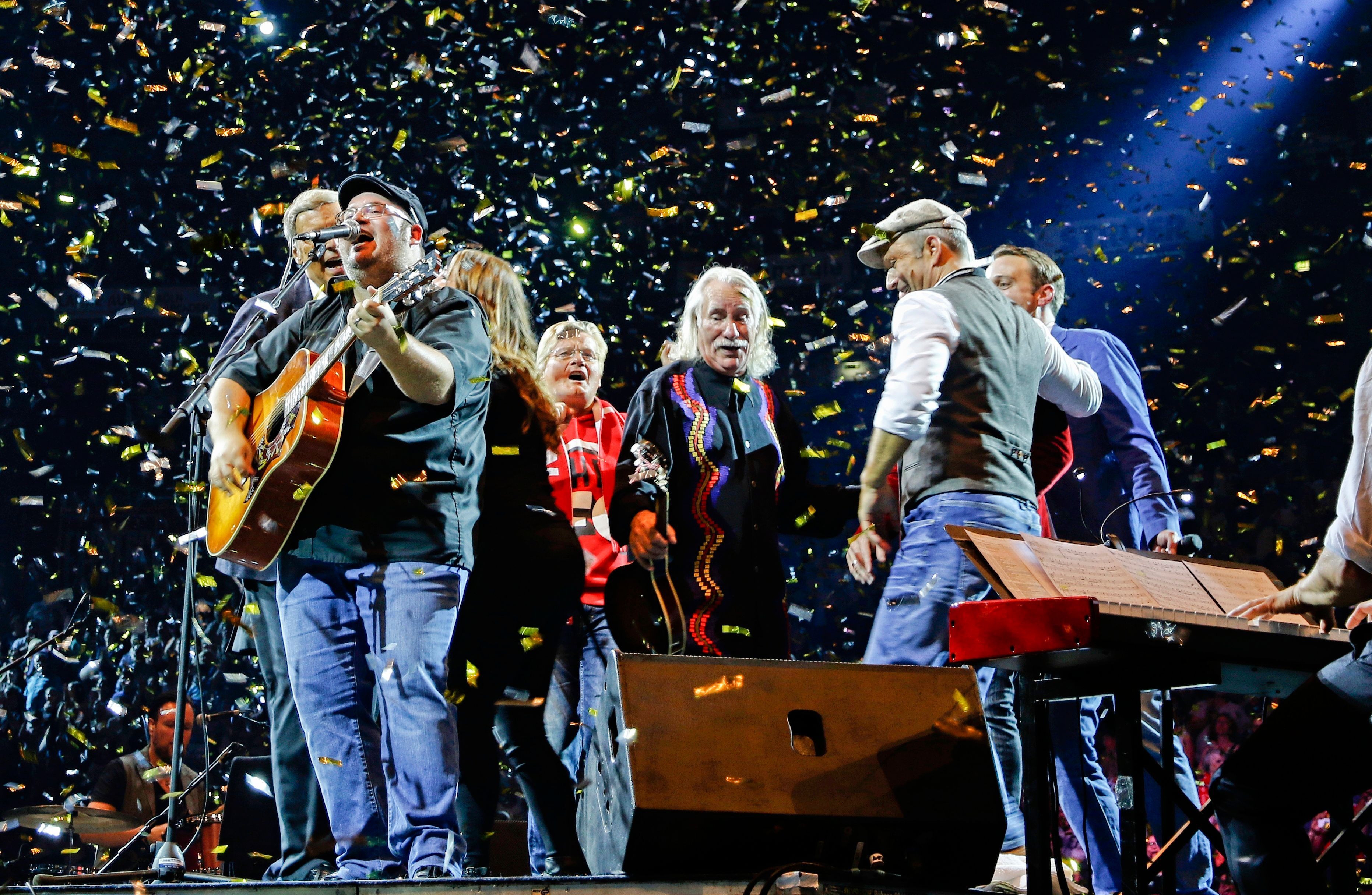Björn Heuser bei „Kölle singt“ in der Lanxess-Arena.