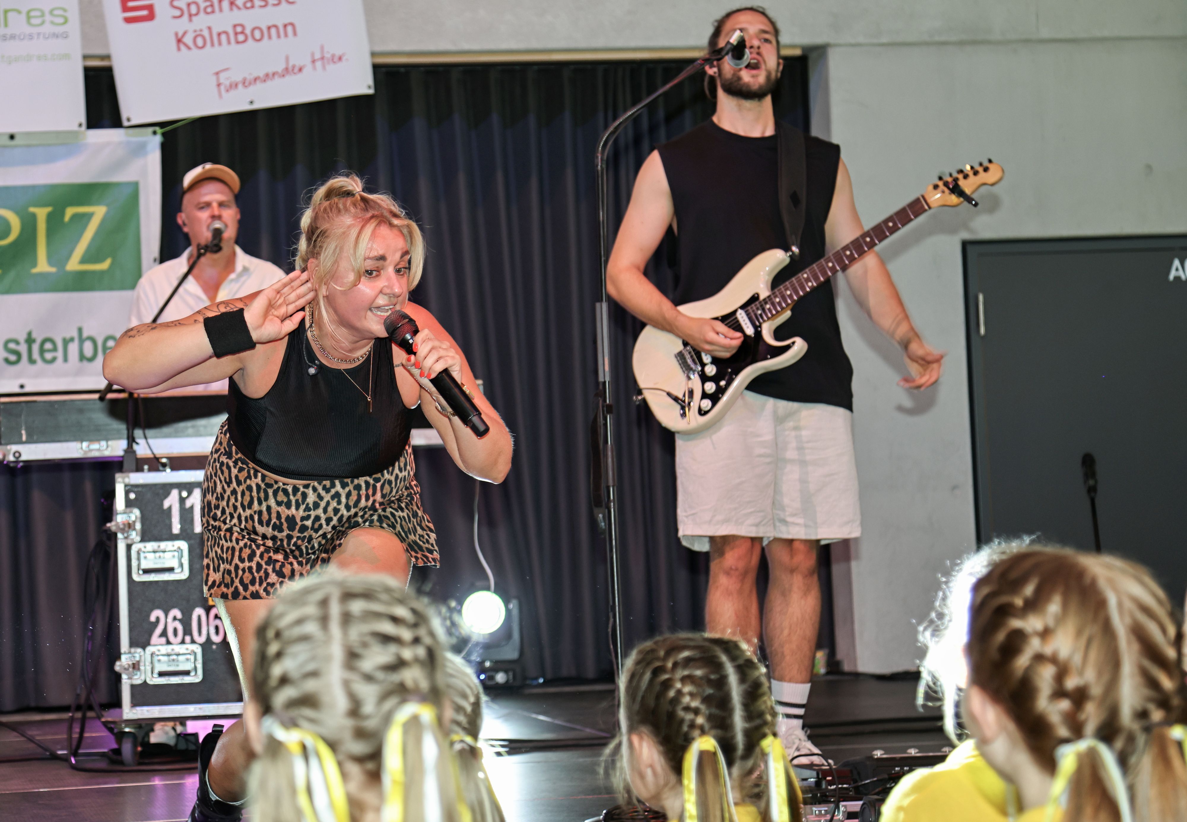 Nici Kempermann beim Auftritt mit ihrer Band.