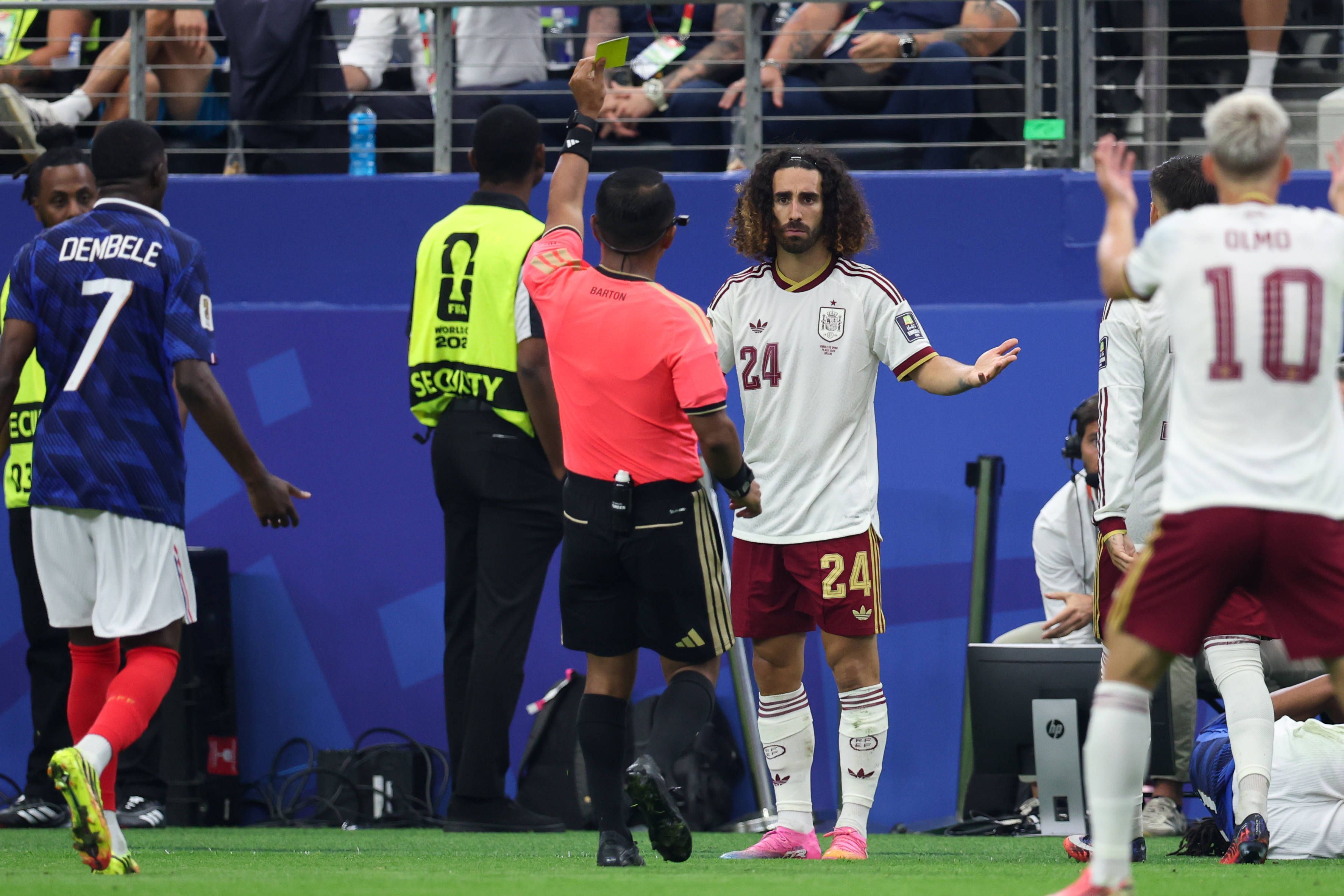 Gelbe Karte bei der WM für Marc Cucurella.
