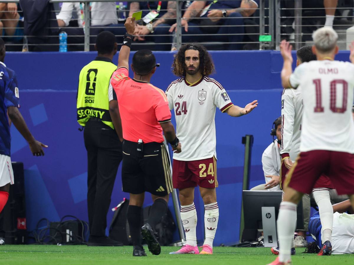 Gelbe Karte bei der WM für Marc Cucurella.