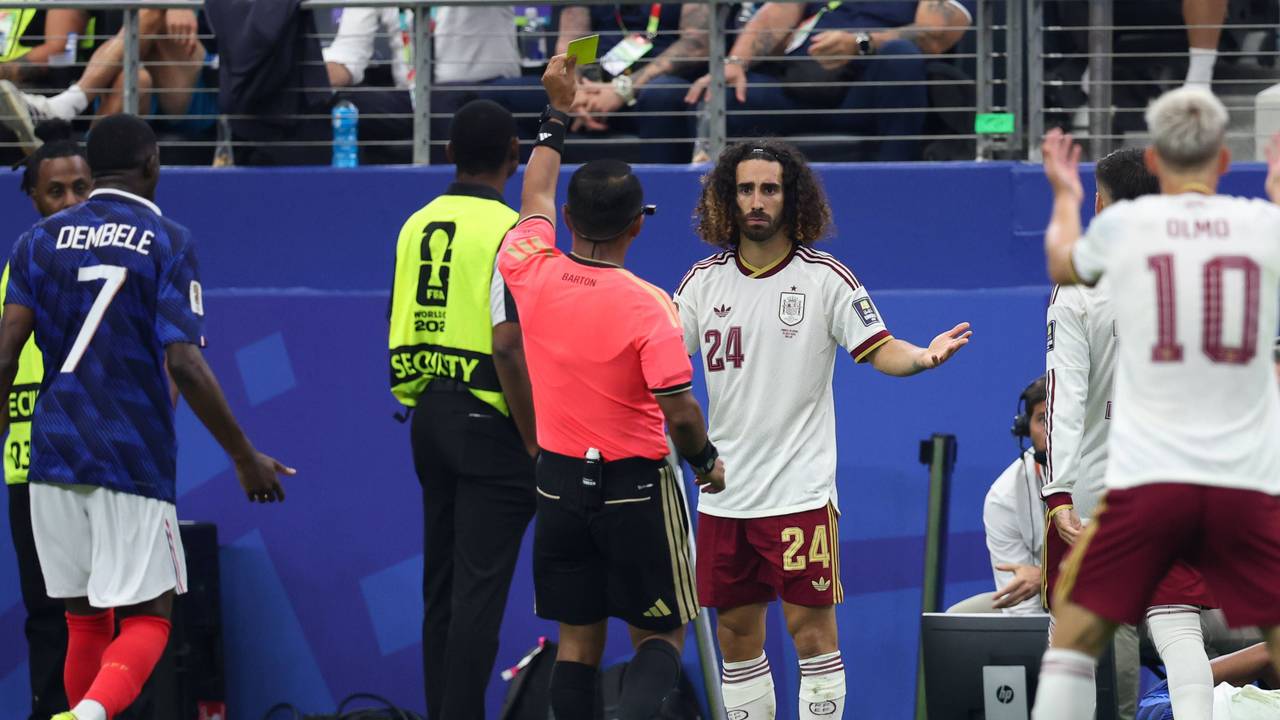 Gelbe Karte bei der WM für Marc Cucurella.