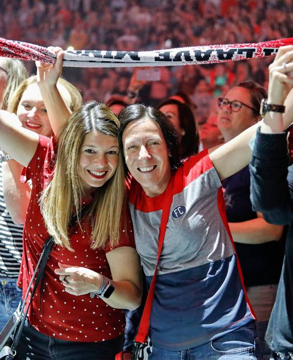 Fans feiern bei „Kölle singt“ 2021.