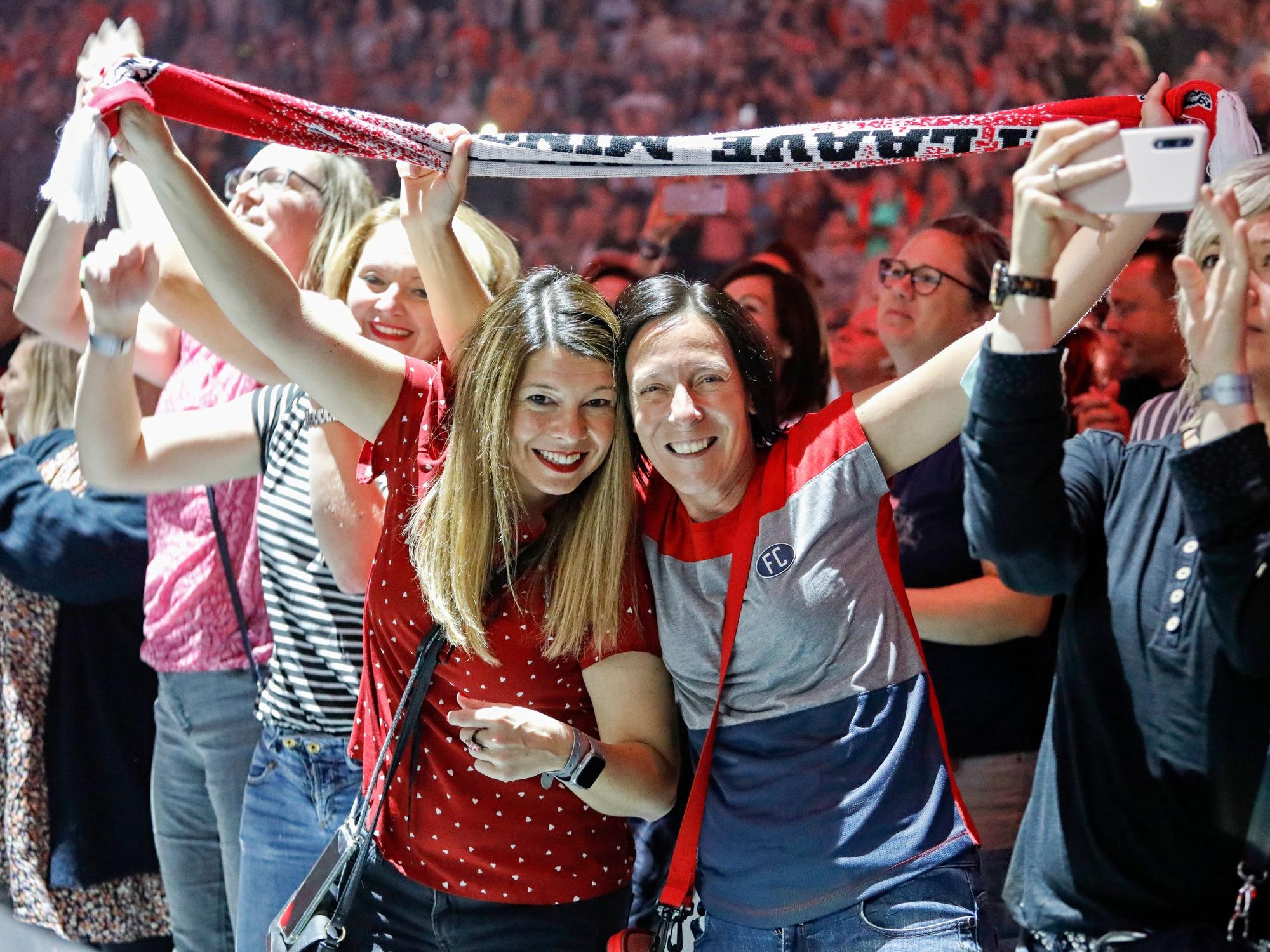 Fans feiern bei „Kölle singt“ 2021.