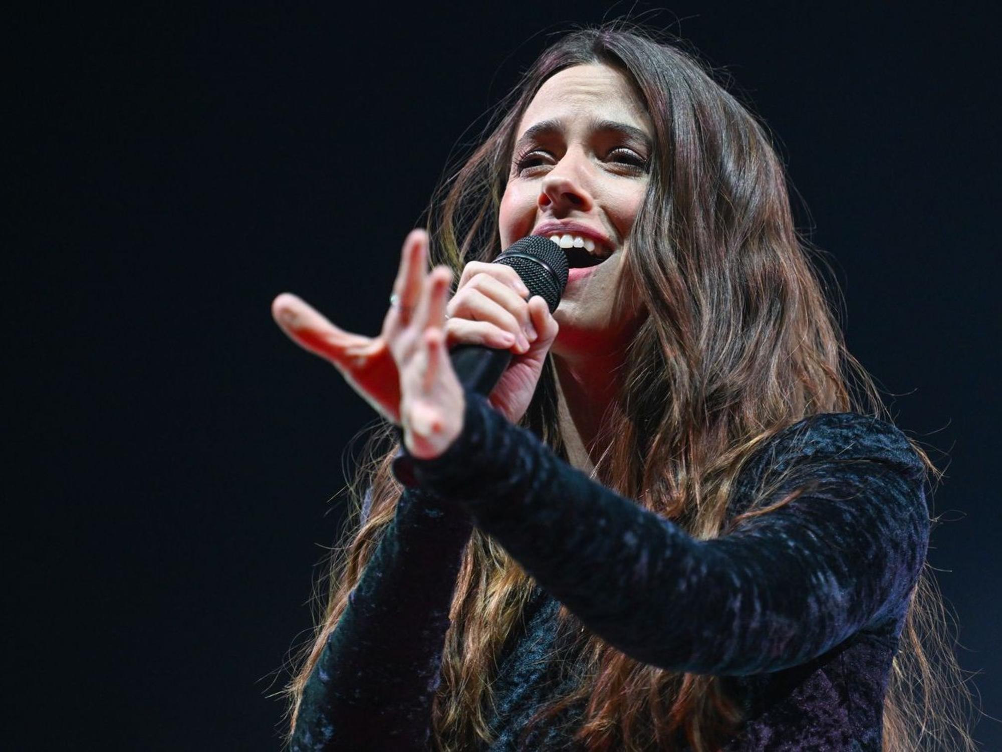 Vanessa Mai macht sich ernsthafte Sorgen um ihre Podcast-Partnerin. (Bild: 2024 Getty Images/Hannes Magerstaedt)
