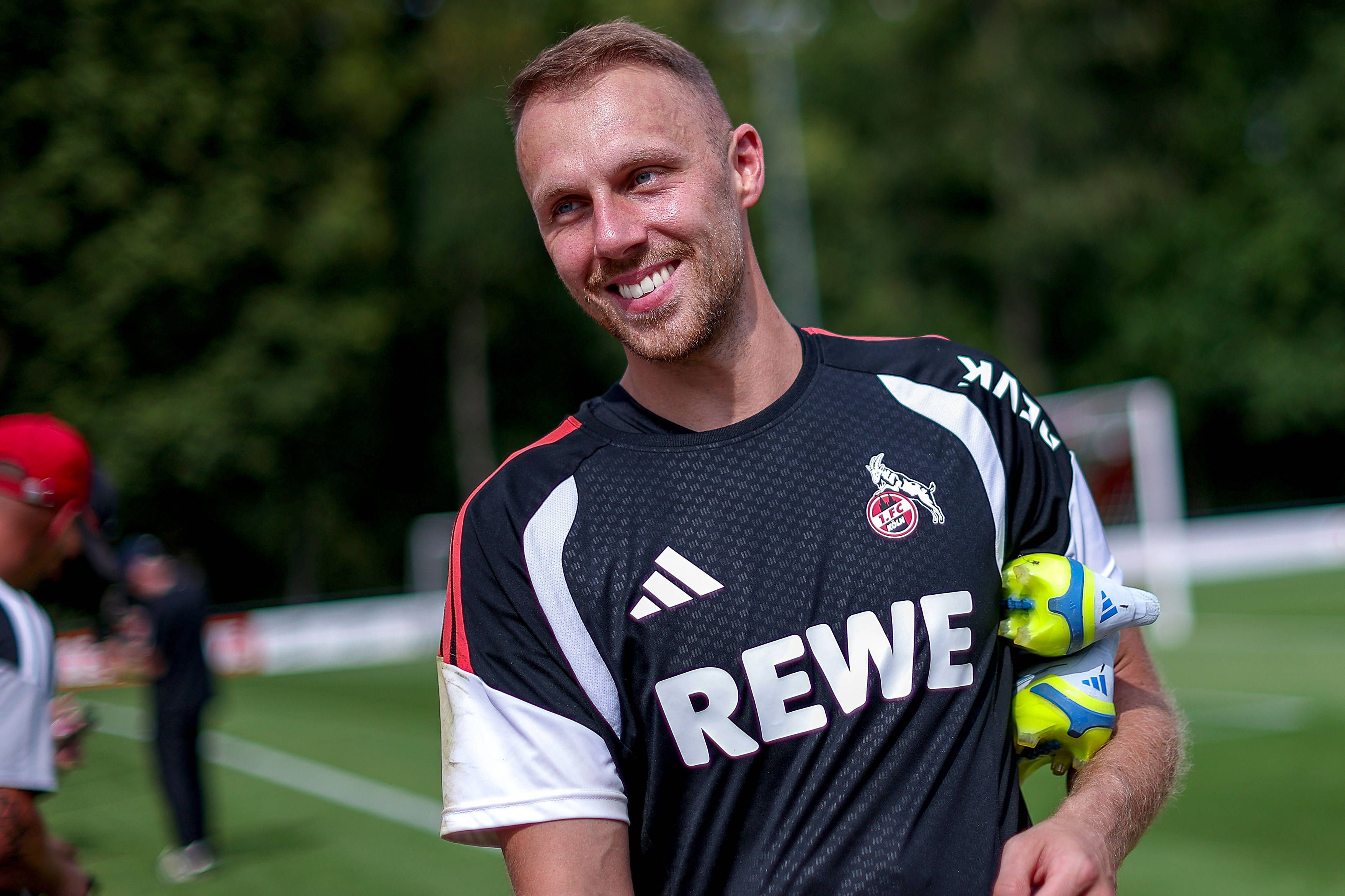 Marvin Schwäbe beim Trainingsstart des 1. FC Köln.