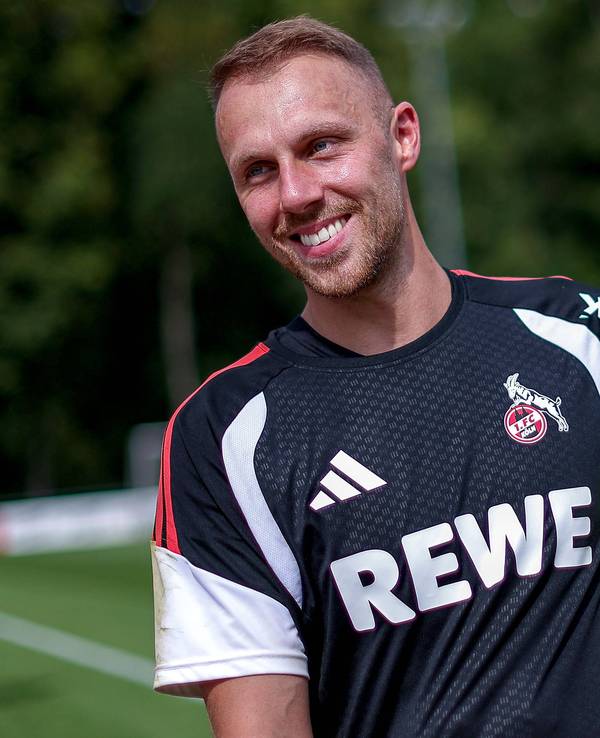 Marvin Schwäbe beim Trainingsstart des 1. FC Köln.